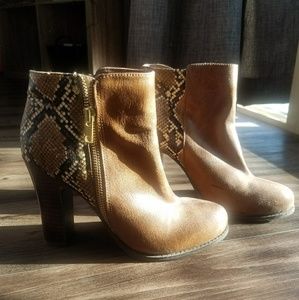 Kenneth Cole Reaction booties